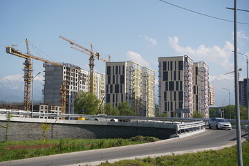 Obraz premium Almaty, Kazakhstan - 04.26.2022 : Construction of a high-rise residential complex near a road junction.