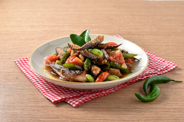 Tumis ikan pindang cue cabai hijau. Practical, fast, and appetizing home recipes. Made from deep-fried tuna and then stir-fried with green chilies, tomatoes, and petai. Served on plate, recipe menu