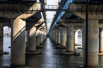 Obraz premium piers of the great bridge