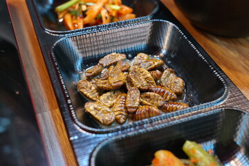 
high-protein Korean food that is cooked by boiling the pupae with seasoning.
In Korea, it is a popular snack sold on the street and is often eaten as a snack with alcohol, and has a savory taste.