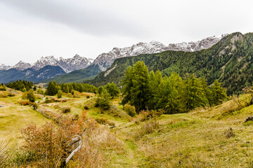 Ardez, Dorf, Bergsee, Ruine, Felsen, Unterengadin, Alpen, Graubünden, Wanderweg, Il Lai, Herbst, Herbstfarben, Schweiz