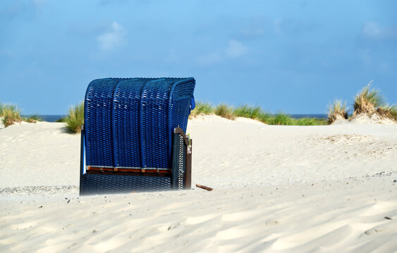 Strandkorb in den D&uuml;nen Insel Borkum