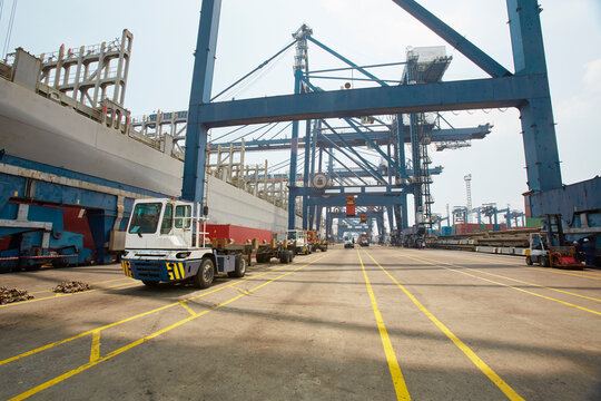 Cargo container shipping