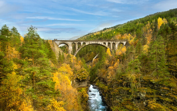 kylling bru is hidden bridge in Norway