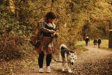 Promenade automnale avec  un husky