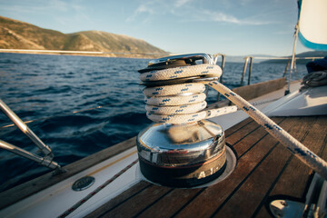 Sailing winch with rope on sailboat - obrazy, fototapety, plakaty