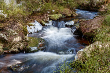 Fototapeta premium Winterlicher Gebirgsbach im Wald, Weisser Main, Ochsenkopf