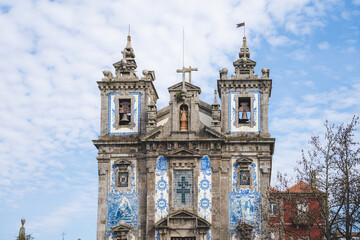 Fototapeta na wymiar Edificio caracteristico da cidade do Porto