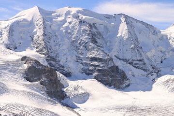 Majestätischer Riese der Berninagruppe im Fokus; Piz Palü (3900m) im September 2022 von der Diavolezza gesehen