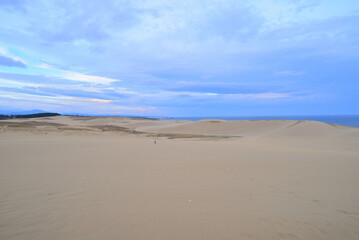 Fototapeta na wymiar 夜明けの鳥取砂丘 Tottori sand dunes at dawn Japan