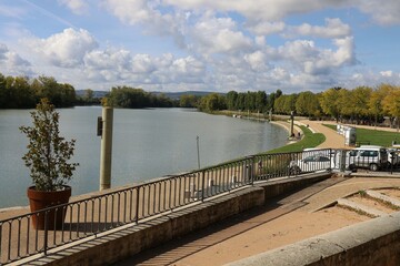 La rivière Saone, village de Trevoux, département de l'Ain, France