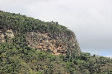 Fototapeta na wymiar rock in the mountains, Parque Nacional de Ubajara, Ceará, Brasil.