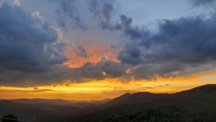 Obraz premium sunset in the mountains