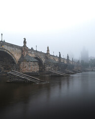 Obraz premium Foggy Charles Bridge