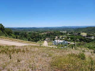 Terreno vazio em loteamento