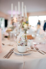 Tischdekoration bei einer Hochzeit