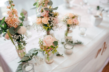 Tischdekoration bei einer Hochzeit
