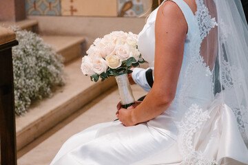 Novia con ramo de flores 