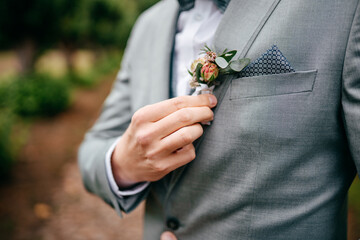 Blumenanstecker beim Bräutigam