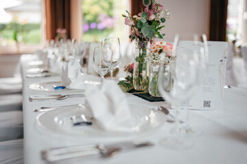 Hochzeitsdekoration der Tische