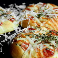 
Mini pizza with grated cheese, pepperoni, sausage and sprinkled with dried oregano leaves
small but delicious and filling