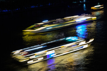 Filé photographique bateau sur Chao Phraya à Bangkok