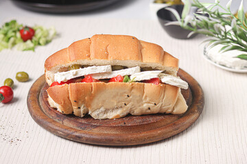 Delicious chicken sandwich with a suitable and attractive floor