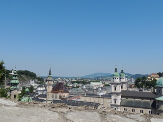 Salzburgo, ciudad de Austria con vistas a los Alpes.