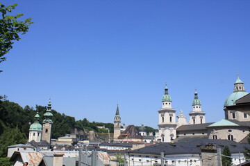 Salzburgo, ciudad de Austria con vistas a los Alpes.