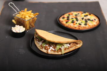 Delicious chicken sandwich with a suitable and attractive floor
