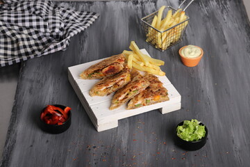 Delicious chicken sandwich with a suitable and attractive floor
