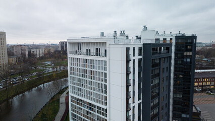 Flight over the city from a quadcopter