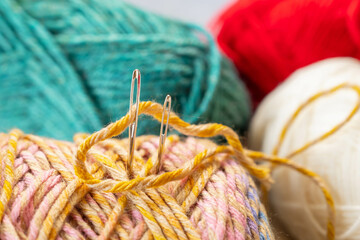 毛糸玉ととじ針