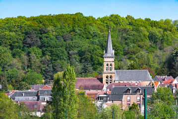 Fototapeta premium clocher et village de Chevreuse, dans les Yvelines
