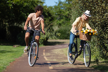 Fototapeta premium happy couple sharing a bike ride
