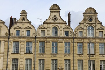 Fototapeta na wymiar Bâtiment typique, vu de l'extérieur, ville de Arras, département du Pas de Calais, France
