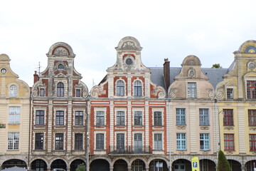 Bâtiment typique, vu de l'extérieur, ville de Arras, département du Pas de Calais, France