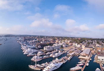 Foto auf Acrylglas Stadt am Wasser Aerial view of a harbor with ships docked in Newport, Rhode Island, America