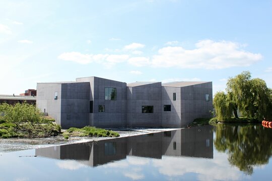 View of the Hepworth Gallery with reflection on the water in Wakefield