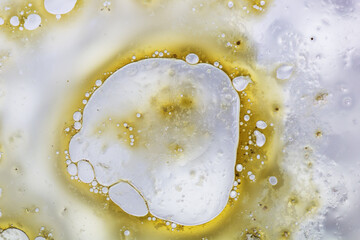 Reaction of liquid bubbles