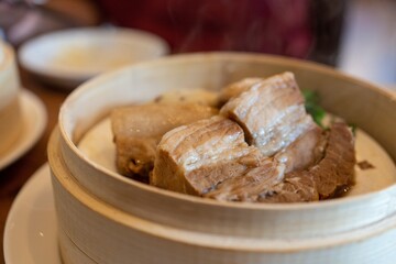 せいろに入っている豚バラ肉