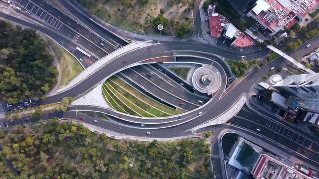 Toma a&eacute;rea sobre Fuente de Petr&oacute;leos de la Ciudad de M&eacute;xico