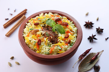 Chicken biryani Spicy Indian Malabar biryani Hyderabadi biryani, Dum Biriyani pulao golden bowl...