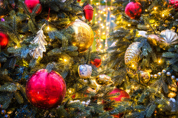 Obraz na płótnie Canvas New Year and red balls on a green Christmas tree, Moscow