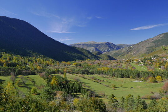 village de saint dalmas valdeblore en automne