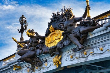 Antieke ornamenten op de Pont Alexandre III-brug in Parijs