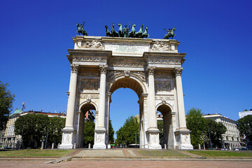 Fototapeta na wymiar Triumphal Arch of the Peace in Milan, Italy