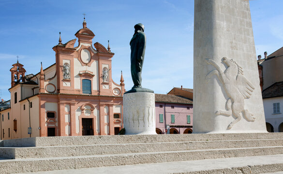Lugo, Ravenna. Monumento a Francesco Baracca davanti alla Chiesa del Pio Suffragio


