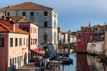Chioggia. Canal Vena con ponti e palazzi - obrazy, fototapety, plakaty