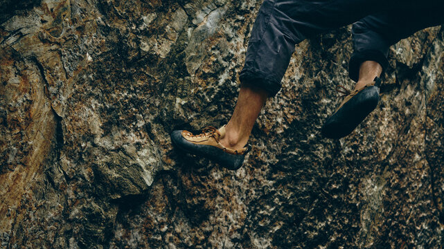 climbers feet while bouldering